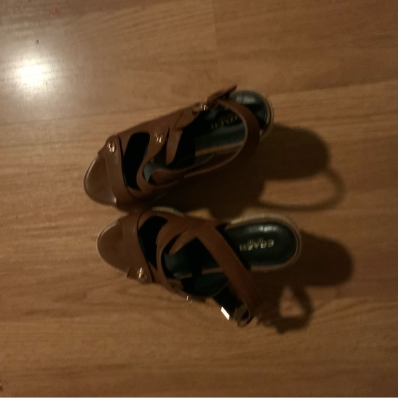 Coach brown wedge sandals. - Picture 5 of 7